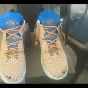 Nike LeBron 18 
.